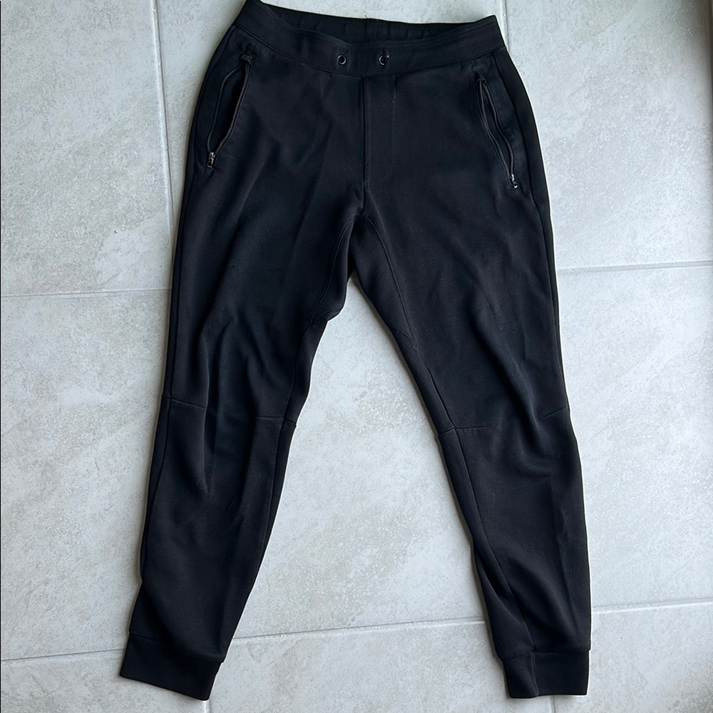 Uniqlo Basic men’s jogger. Size Large. Black